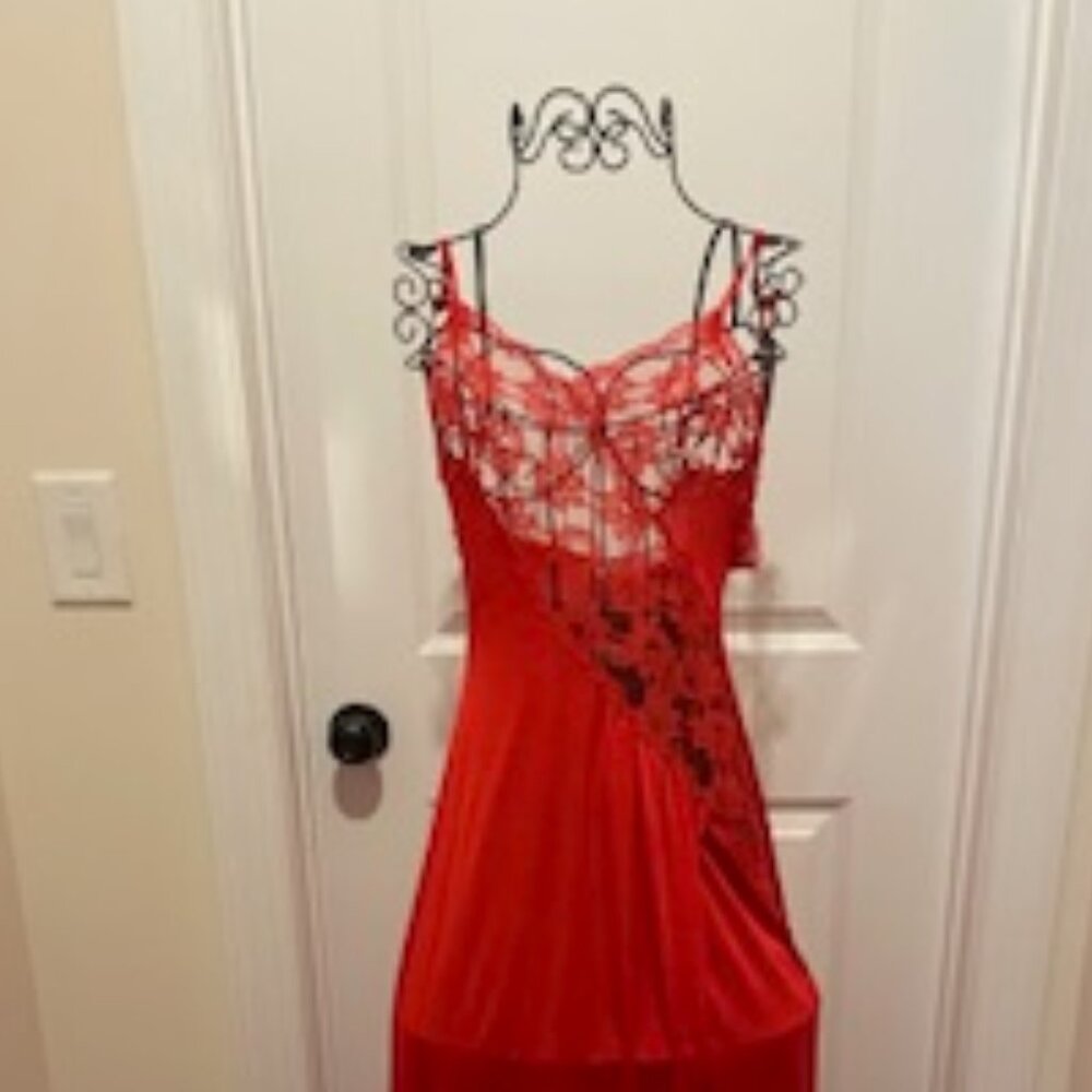 Red Nightgown Set - Picture 2 of 5